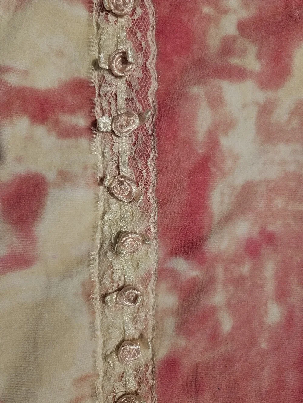Betsey Johnson Tie Dye Pink And Cream Throw Blanket. Small 27 Inches x 36 Inches